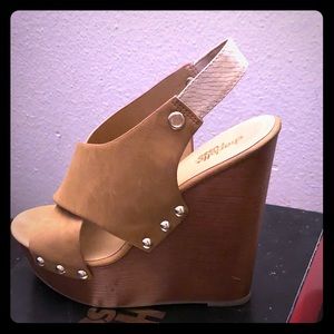 Gently Worn Wedge!